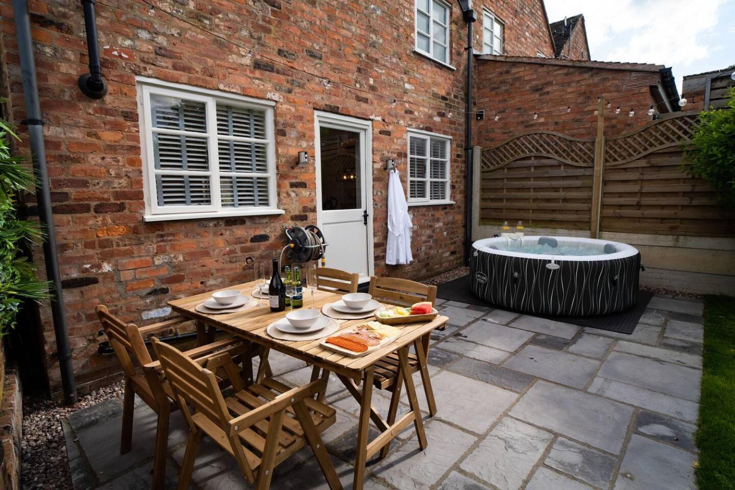 Stylish 2 Bedroom Cottage With Hot Tub And Parking Bewdley Exterior photo