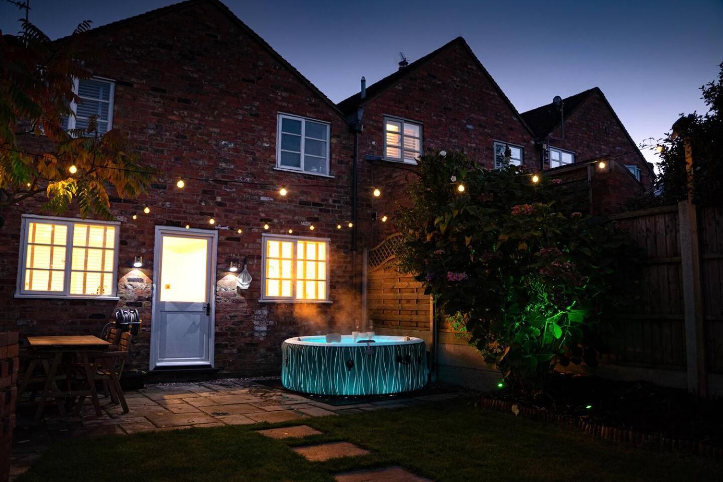 Stylish 2 Bedroom Cottage With Hot Tub And Parking Bewdley Exterior photo