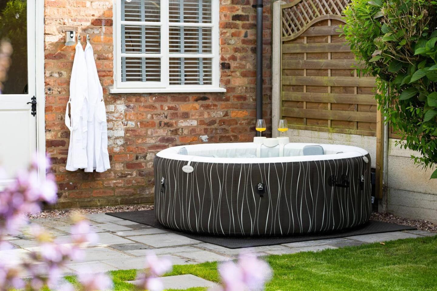 Stylish 2 Bedroom Cottage With Hot Tub And Parking Bewdley Exterior photo