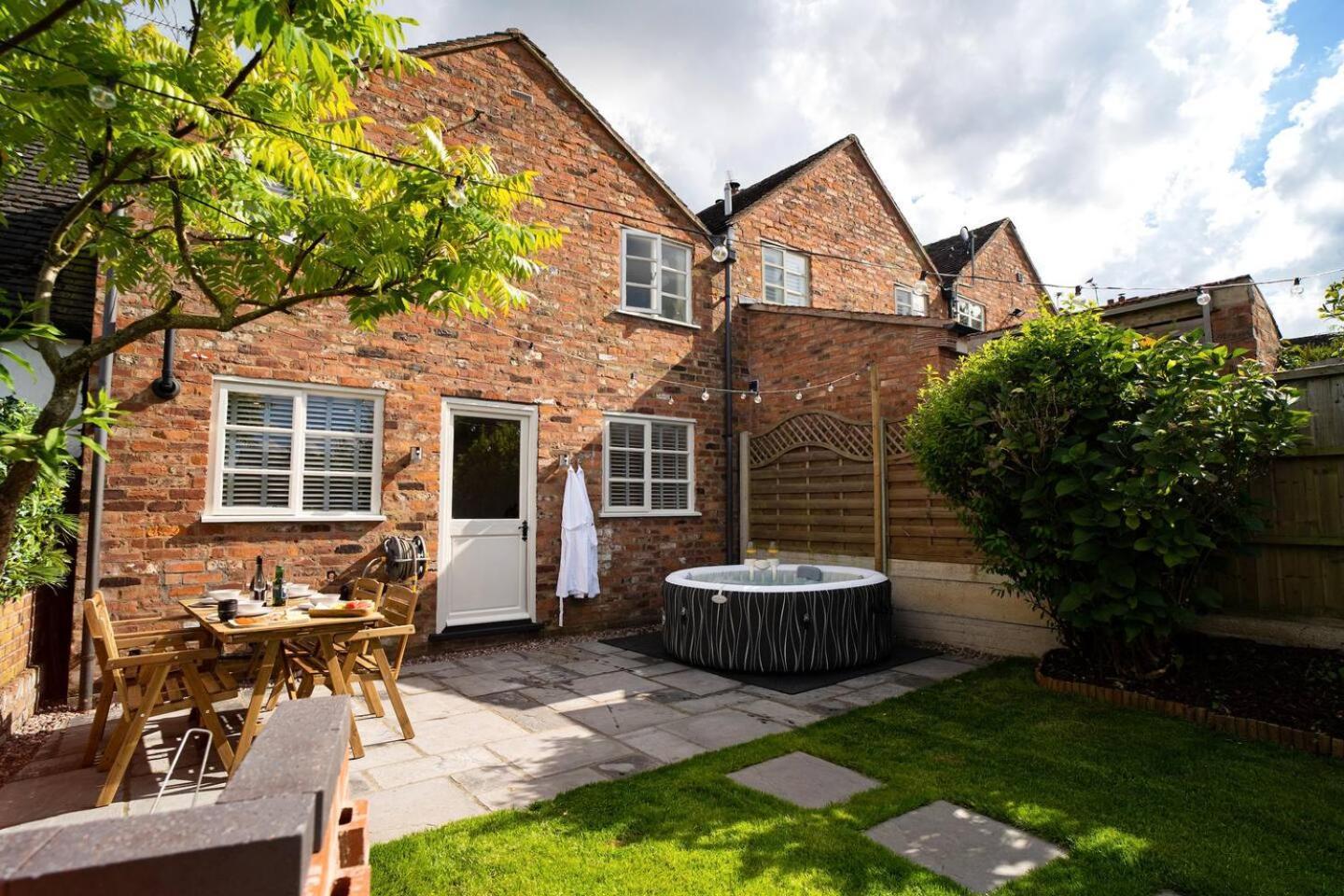 Stylish 2 Bedroom Cottage With Hot Tub And Parking Bewdley Exterior photo